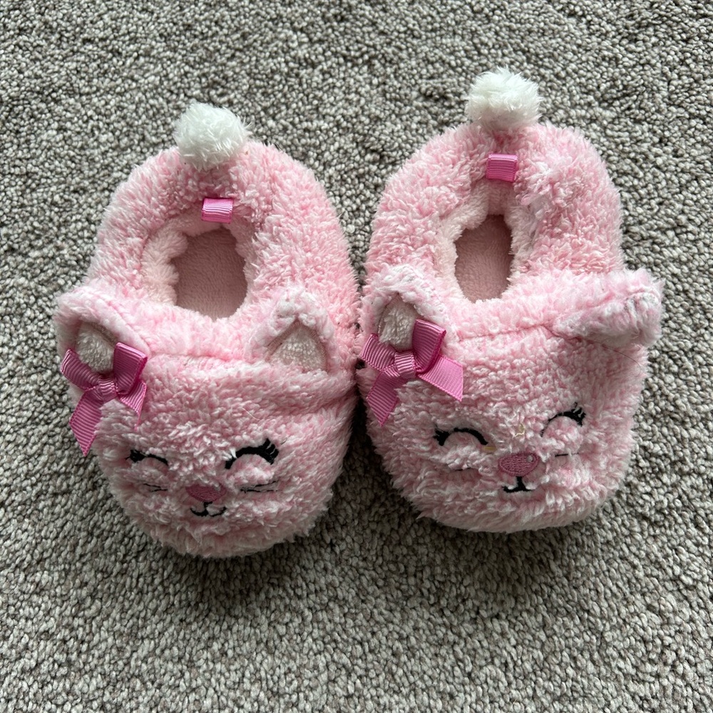 Pink Fuzzy Cat Face Slippers